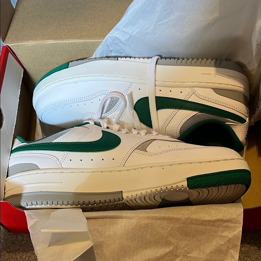 Nike White and Green Sneakers Classic Style